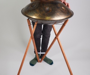 Skladací stojan na handpan na hranie v stoji I.